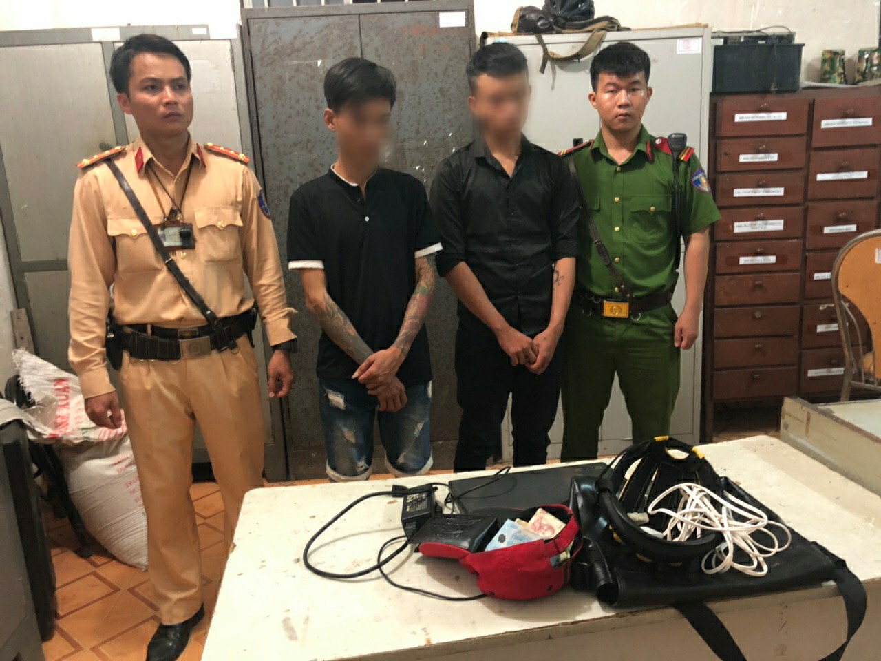 Bắt giữ nhiều đối tượng dương tính với ma túy