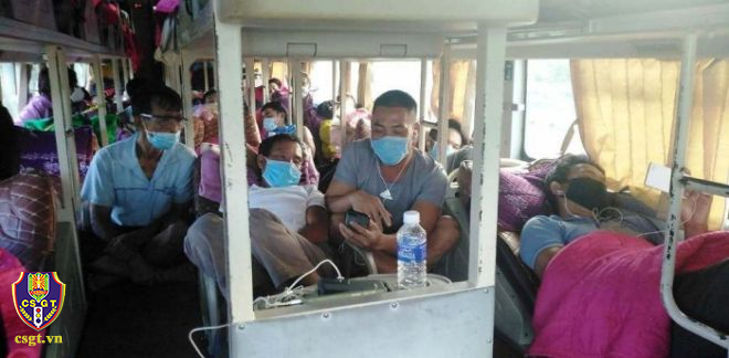 Xe 40 chỗ 'nhồi' 60 khách trên QL1A bị phát hiện xử lý kịp thời