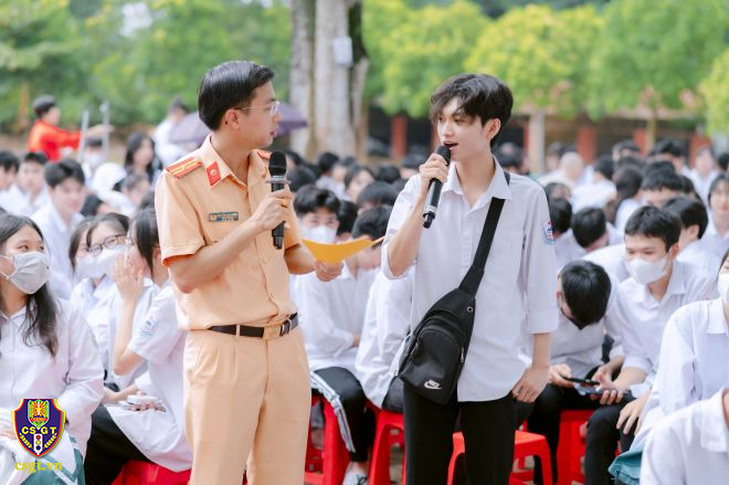 Tuyên truyền pháp luật về trật tự an toàn giao thông cho học sinh