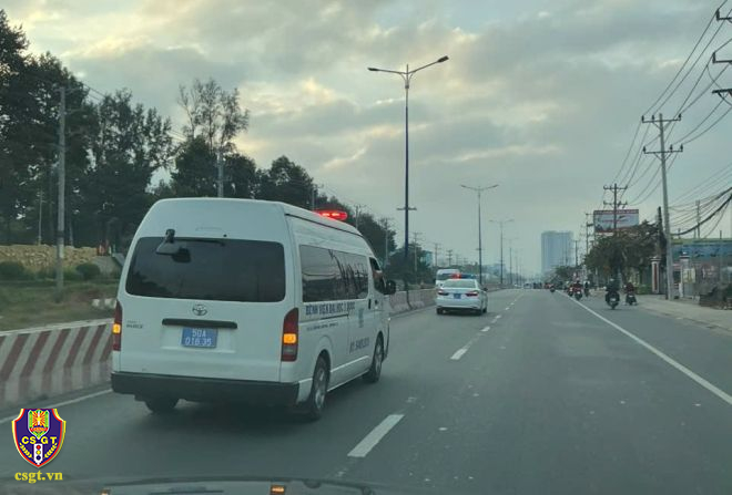 Hỗ trợ các đoàn vận chuyển giác mạc mắt và mô tạng đến bệnh viện an toàn 