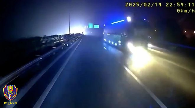 Xe khách đi ngược chiều ở cao tốc Nội Bài-Lào Cai: Tài xế bị phạt 35 triệu đồng