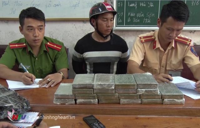  Nghệ An: Bắt giữ đối tượng vận chuyển 20 bánh heroin